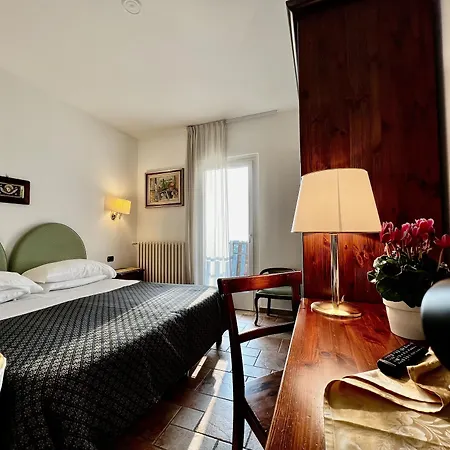 Aurora Hotel 3*